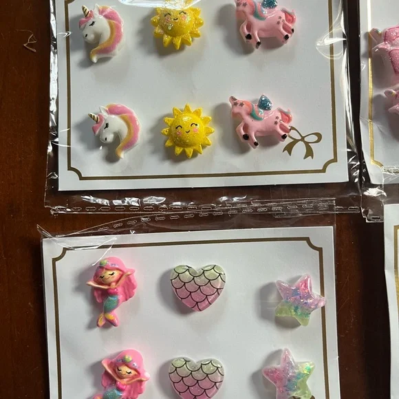 16 pairs of girls magnetic Earring Sets - Picture 2 of 7